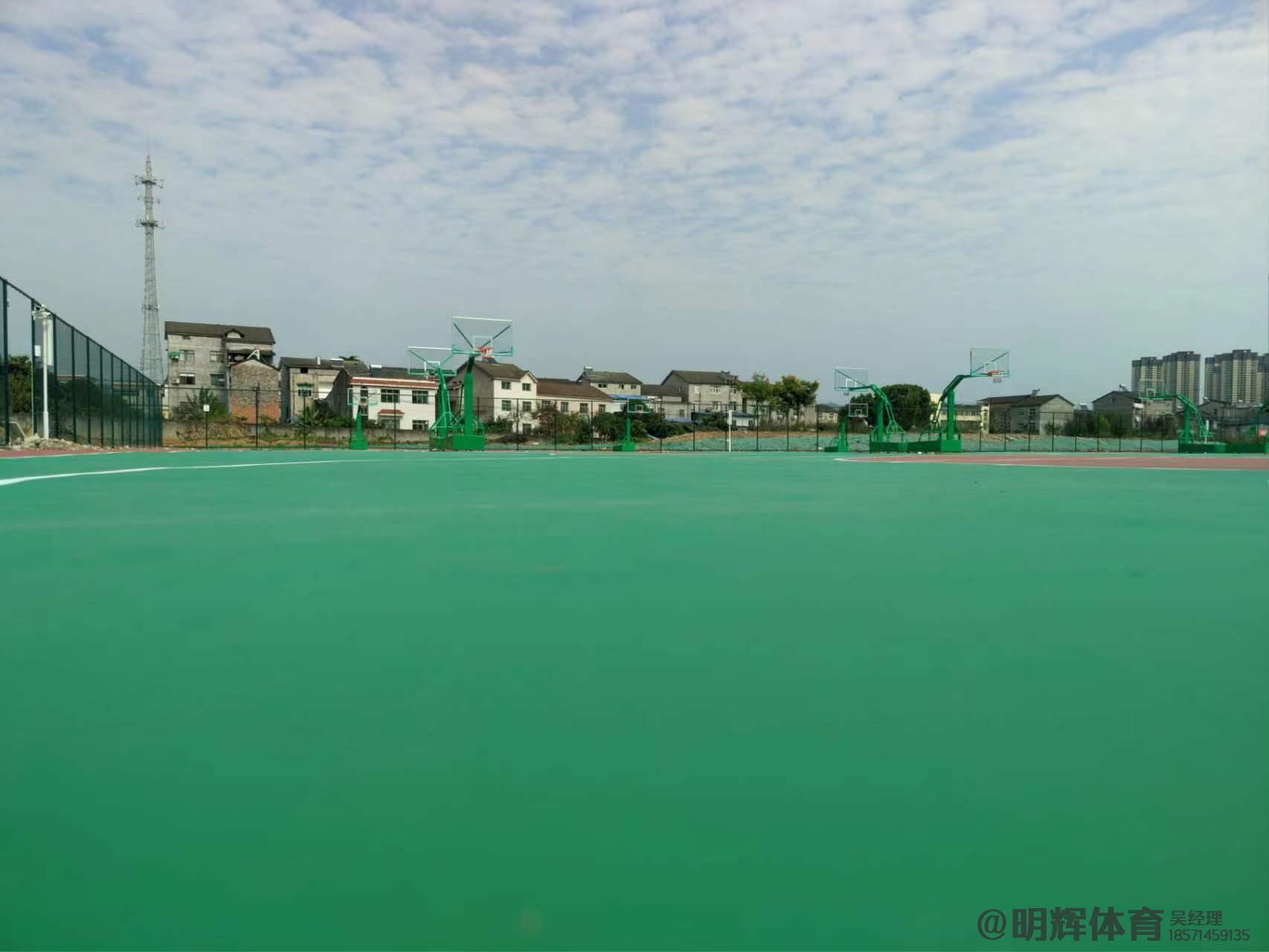 边坝硬地丙烯酸球场的优缺点